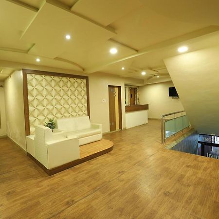 Hotel Loyal Residency Jāmnagar エクステリア 写真