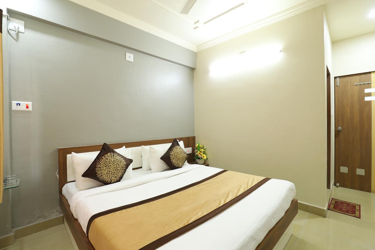 Hotel Loyal Residency Jāmnagar エクステリア 写真