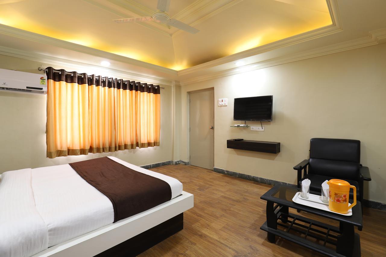 Hotel Loyal Residency Jāmnagar エクステリア 写真