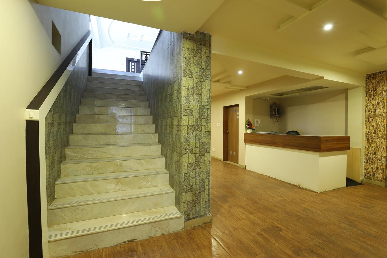 Hotel Loyal Residency Jāmnagar エクステリア 写真