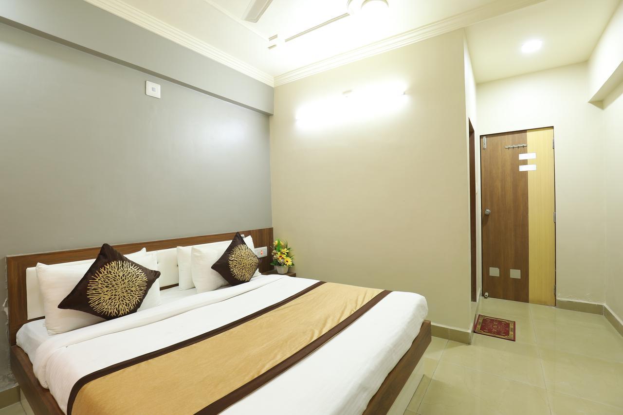Hotel Loyal Residency Jāmnagar エクステリア 写真