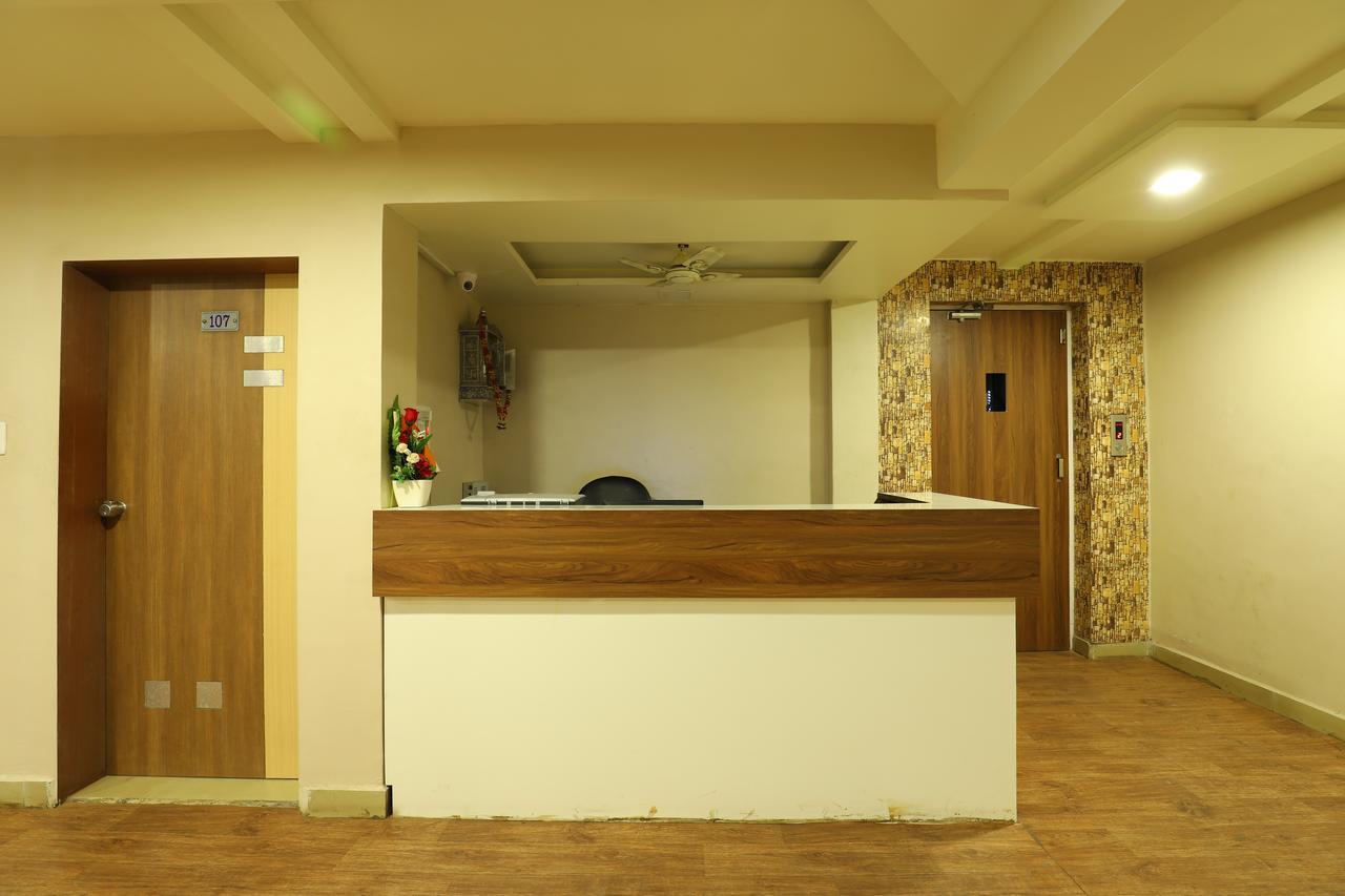 Hotel Loyal Residency Jāmnagar エクステリア 写真