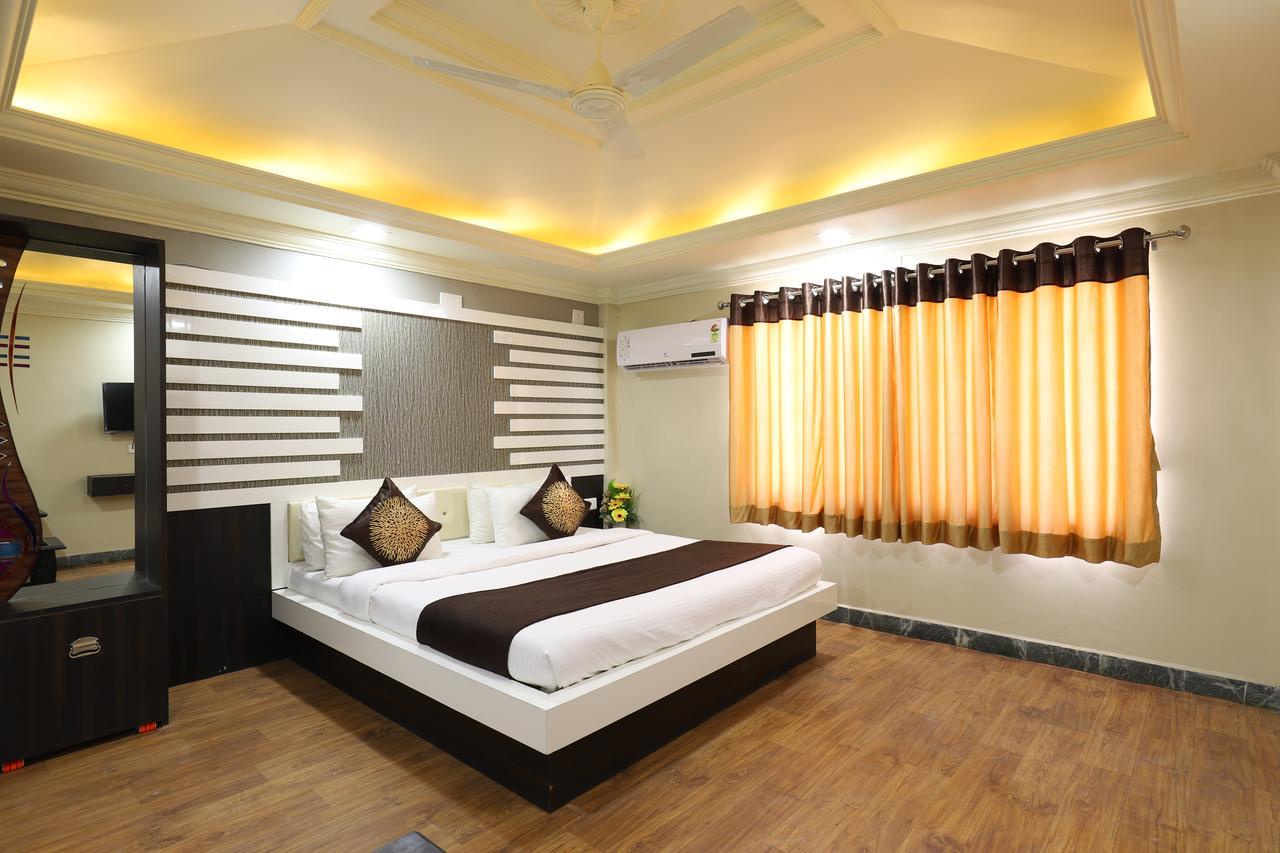 Hotel Loyal Residency Jāmnagar エクステリア 写真