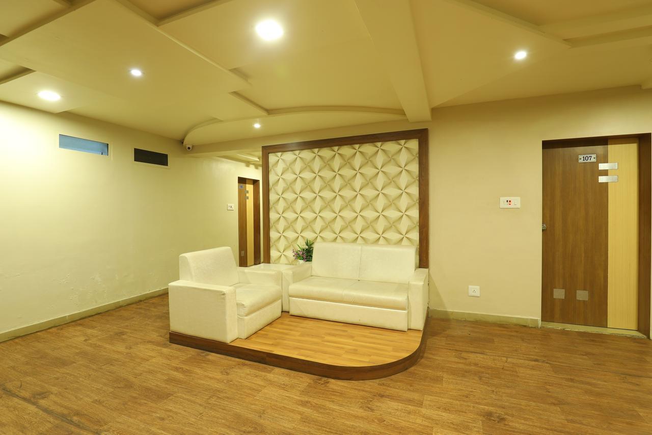Hotel Loyal Residency Jāmnagar エクステリア 写真