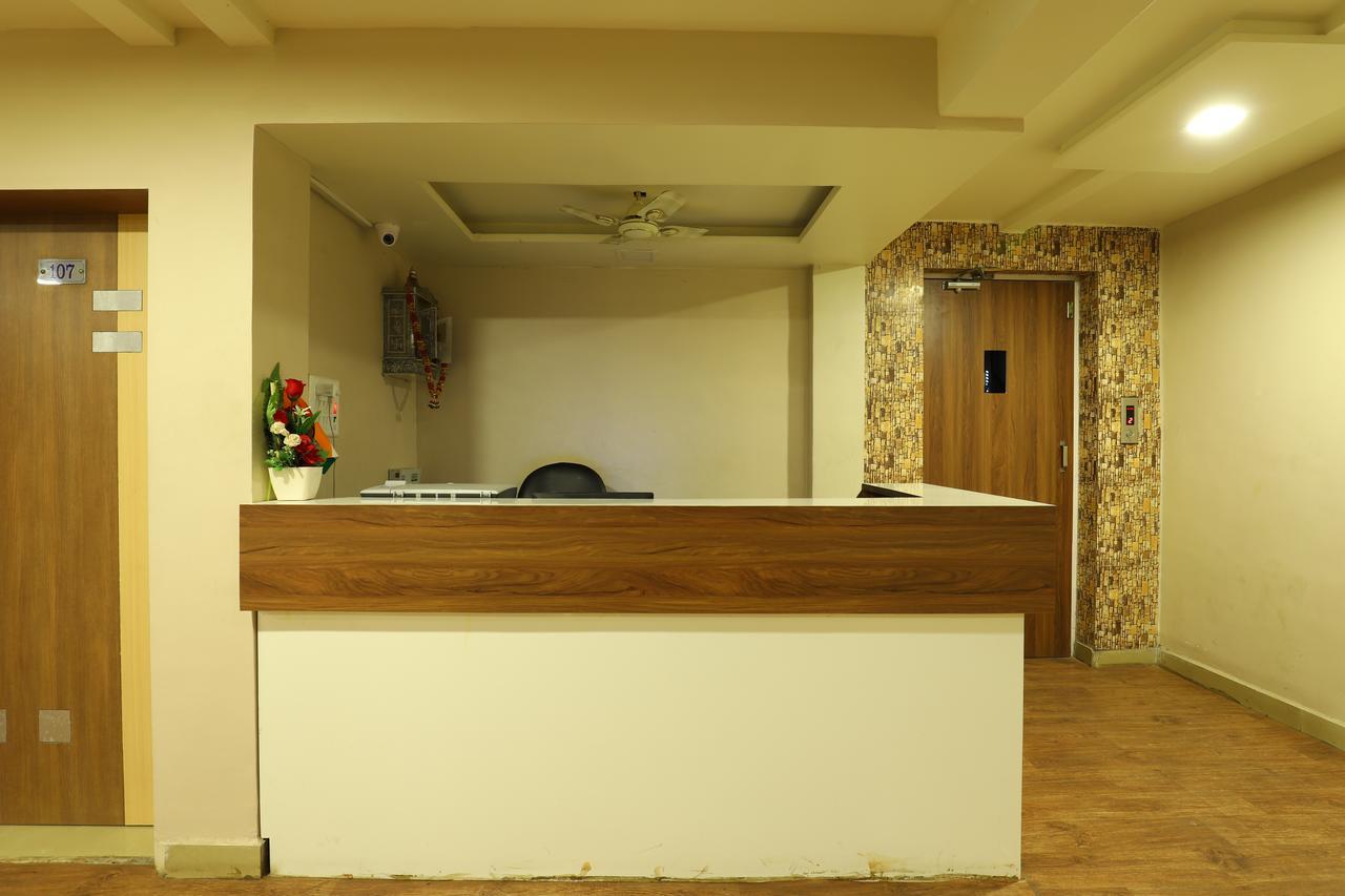 Hotel Loyal Residency Jāmnagar エクステリア 写真