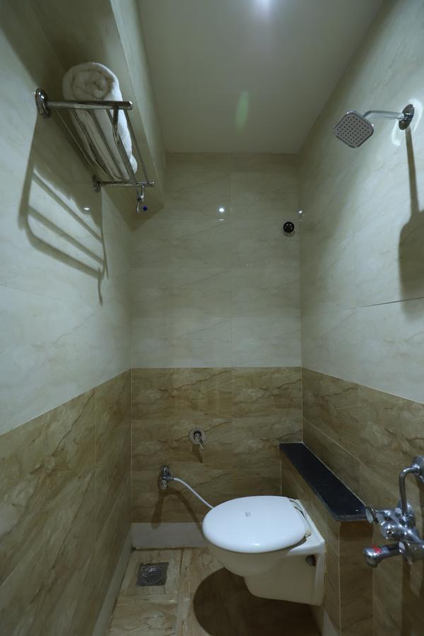 Hotel Loyal Residency Jāmnagar エクステリア 写真