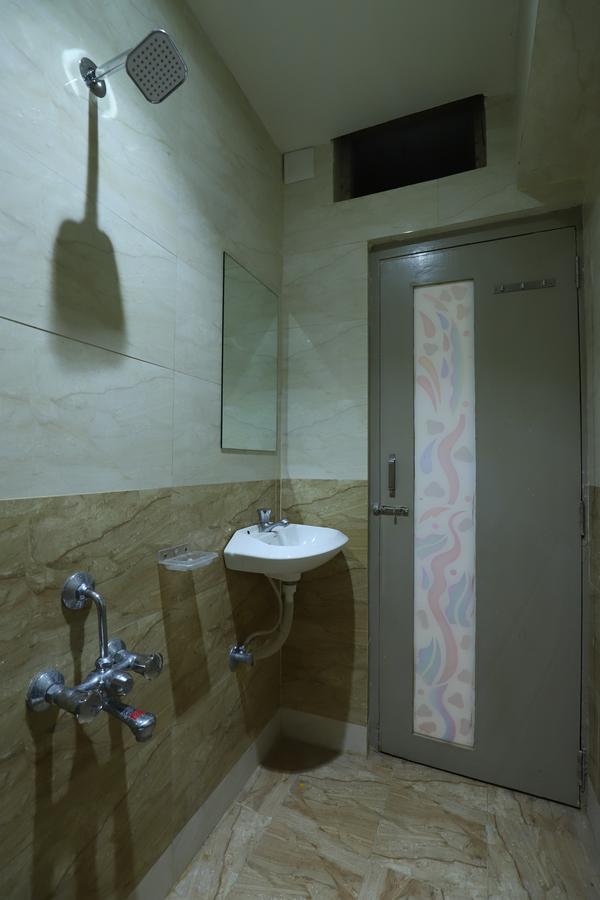 Hotel Loyal Residency Jāmnagar エクステリア 写真