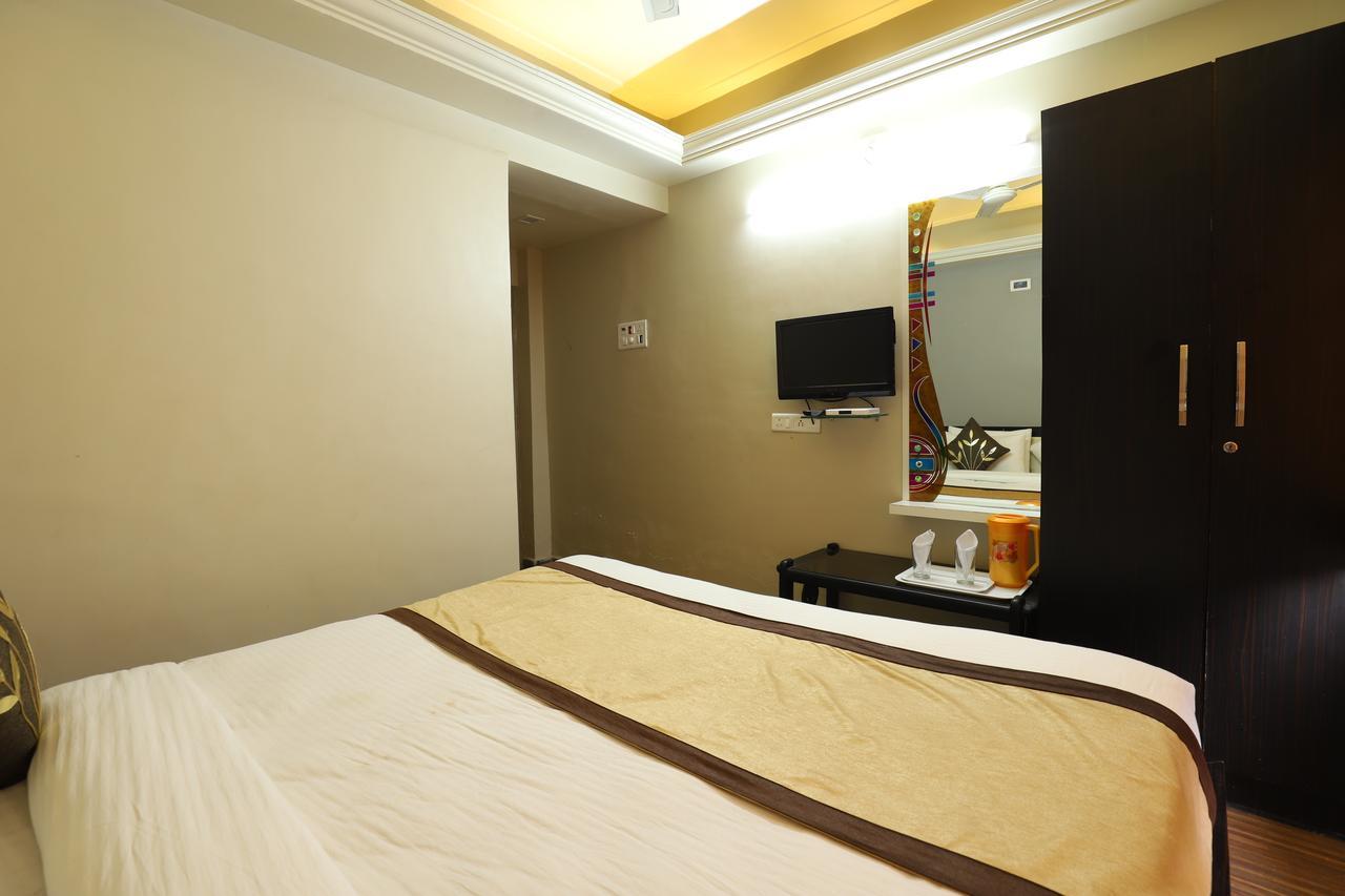 Hotel Loyal Residency Jāmnagar エクステリア 写真