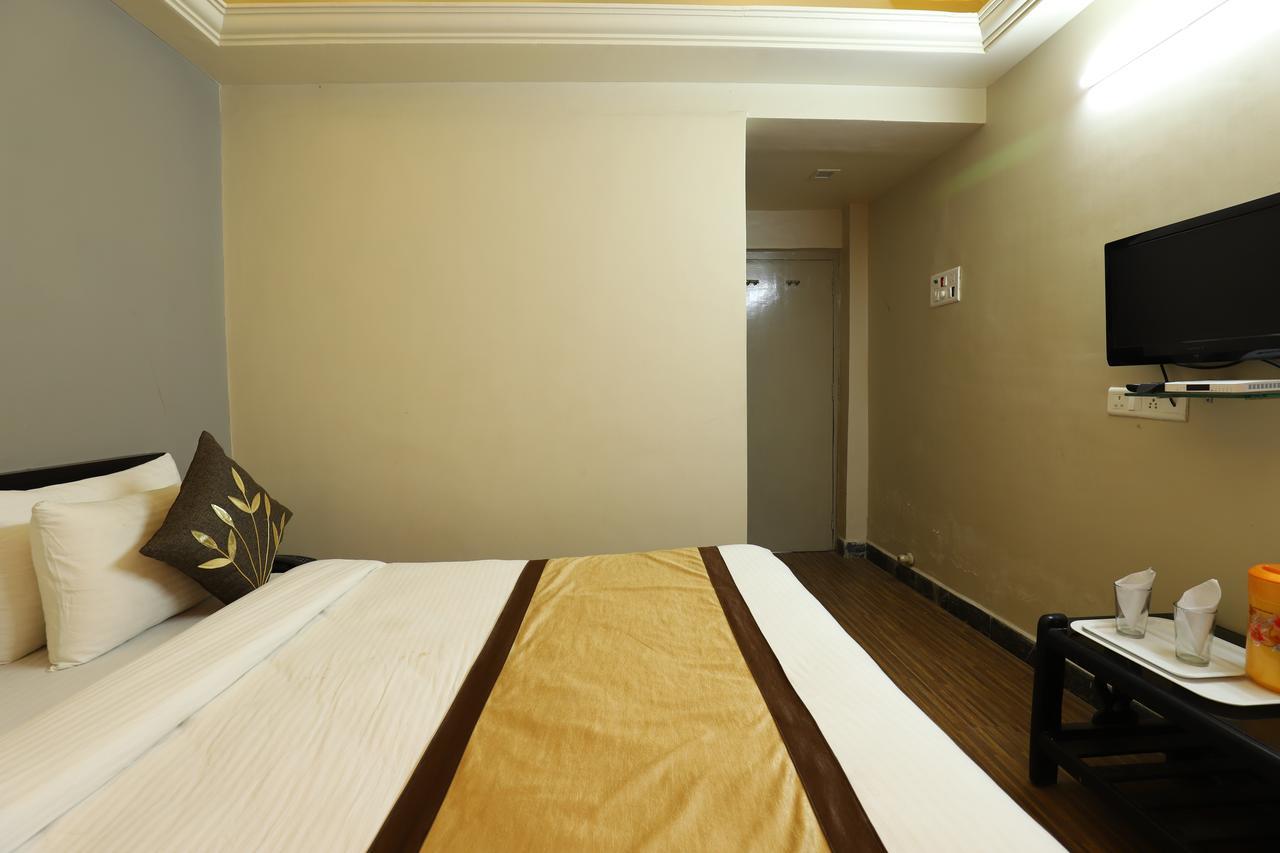 Hotel Loyal Residency Jāmnagar エクステリア 写真