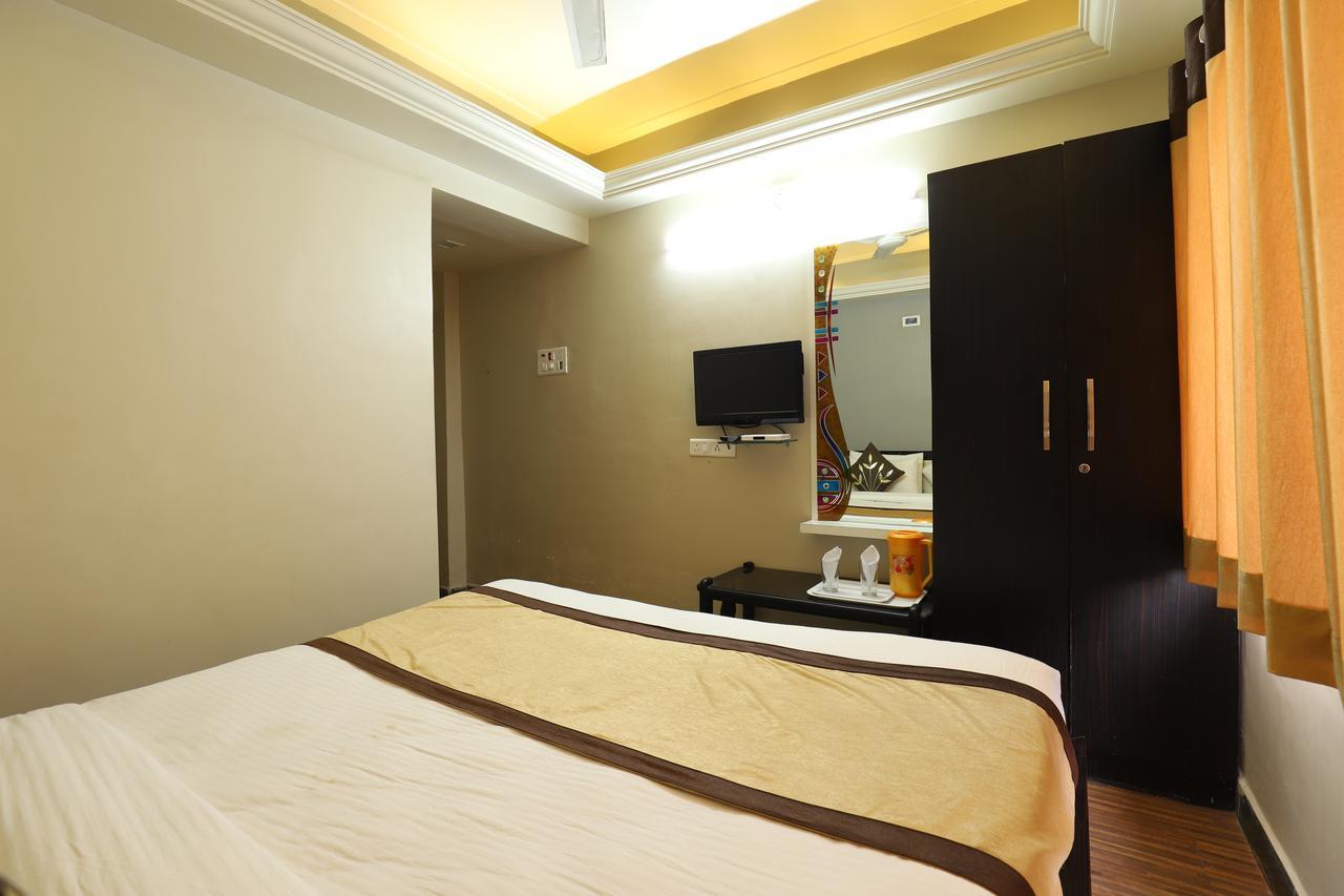 Hotel Loyal Residency Jāmnagar エクステリア 写真