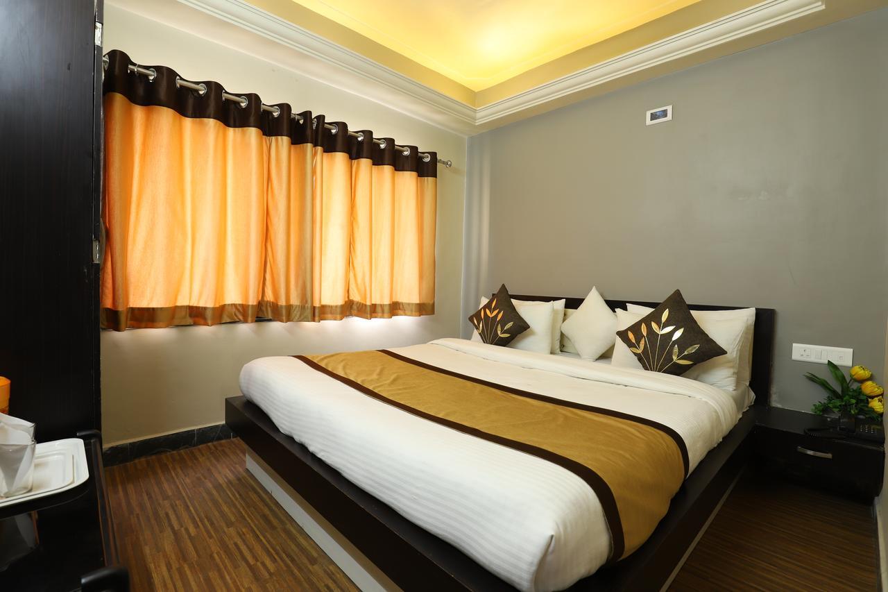 Hotel Loyal Residency Jāmnagar エクステリア 写真